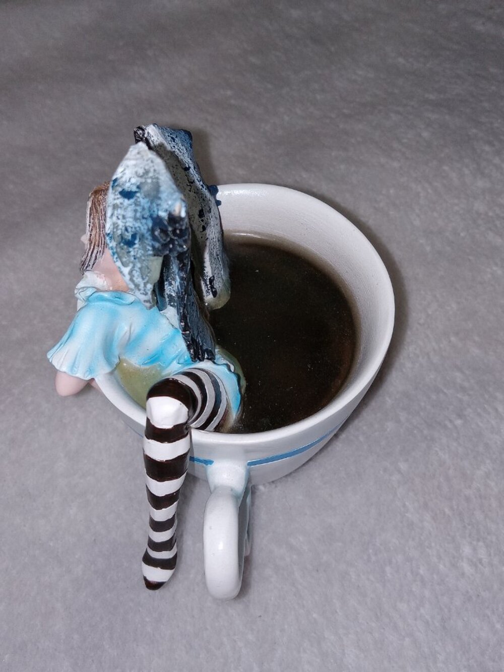 Ebros Amy Brown Teacup Fairy 'I Need Coffee' Sculpture Figurine Blue Vtg Y2K - Picture 3 of 12